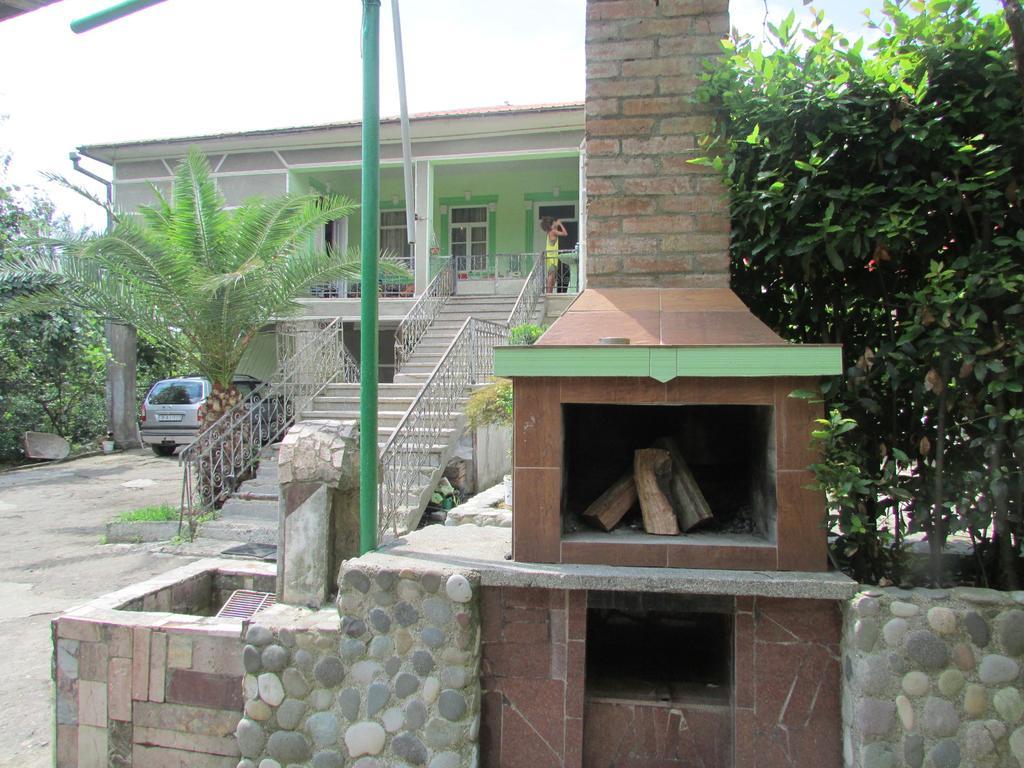 Joni Guest House Batumi Exterior photo